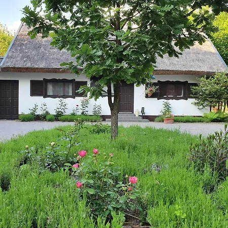 Ferienhaus Reethouse Nature - Pool Sauna Swimming Pond Kiskunmajsa