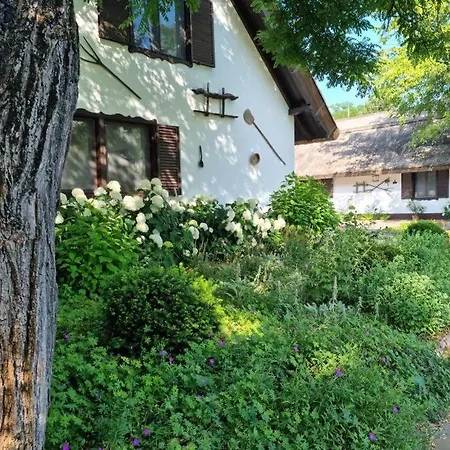 Reethouse Nature - Pool Sauna Swimming Pond Ferienhaus *