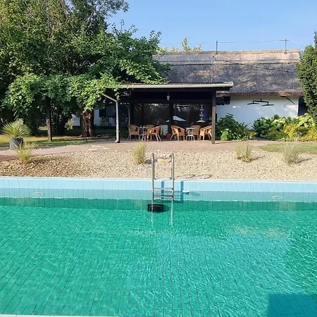 Ferienhaus Reethouse Nature - Pool Sauna Swimming Pond *