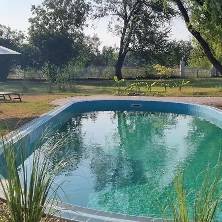 Reethouse Nature - Pool Sauna Swimming Pond Kiskunmajsa